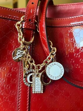 Guess Gold-Tone Charm Bracelet Enamel Plates Bag Charm Lobster Clasp 7.5” Long